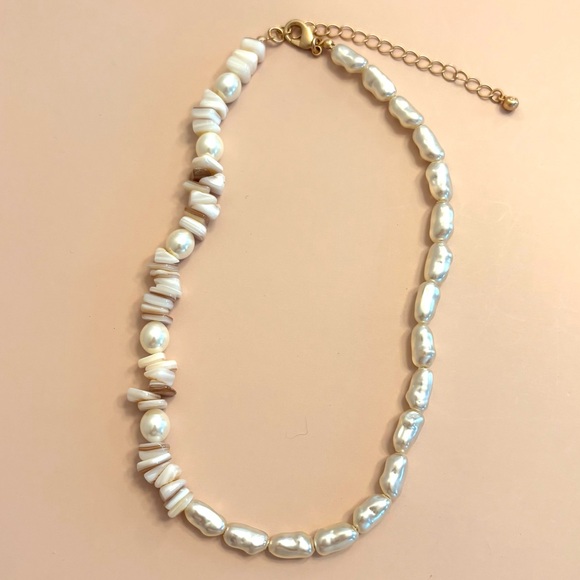 Anthropologie Pearl Shell Necklace. Brand new! - Picture 4 of 16